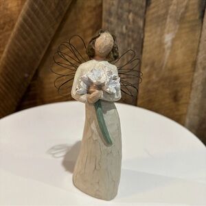 Vintage Willow Tree Angel of Love Figurine Flowers 2000 Demdaco Sue Lordi 8.25”